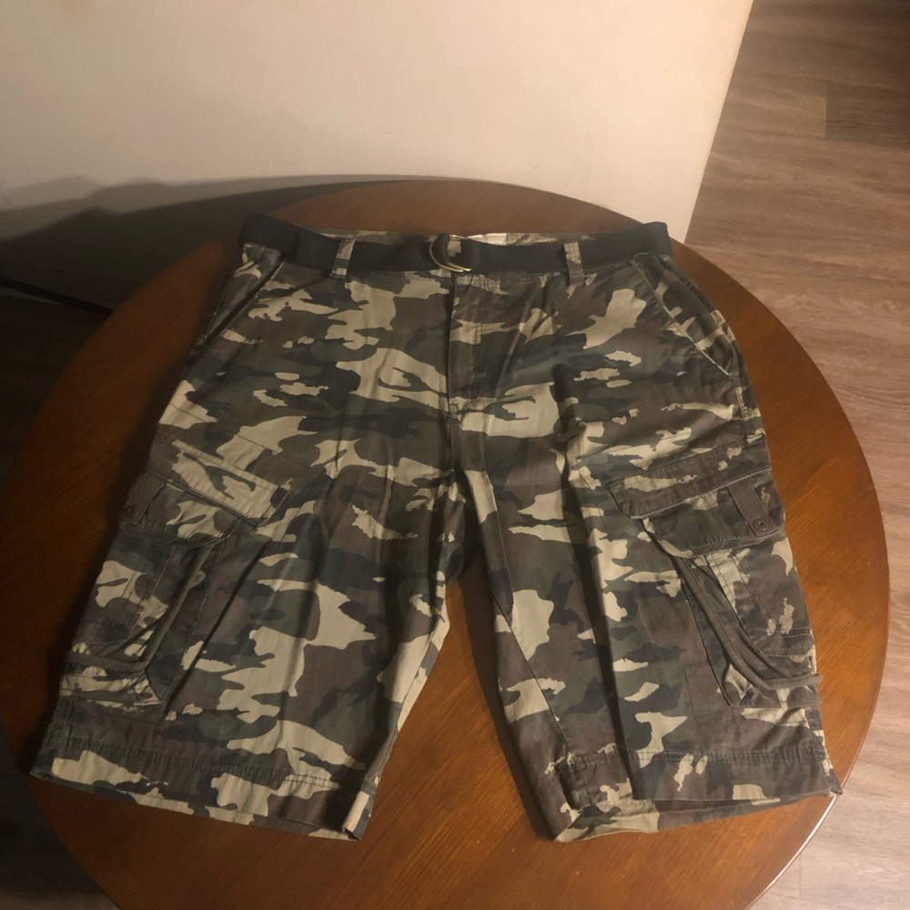 TRUE ROCK Cargo Camouflage Shorts - Green/Tan Size 42